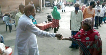 ৩৮ বছর ধরে দরিদ্রদের ইফতার দিয়ে আসছেন এমপি সামছুল আলম