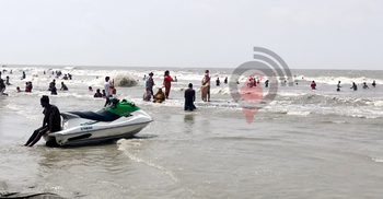 ছুটির দিনেও কাঙ্ক্ষিত পর্যটক নেই কুয়াকাটায়