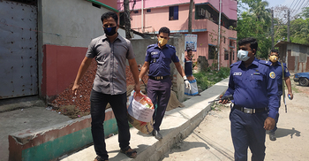 ইতালি প্রবাসীর ফোন পেয়ে বাড়ির বাজার করে দিল পুলিশ
