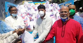 জনগণের যত্ন কীভাবে নিতে হয়, শেখাচ্ছেন পৌর মেয়র আবদুল কাদের মির্জা