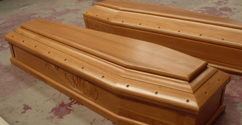 উদ্ধারের পর কফিন দুটি আবারও ভাসিয়ে দিল পুলিশ