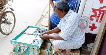 জোড়াতালির টাকায় ৩৫ বছর কেটে গেলো কামরুল হাসানের