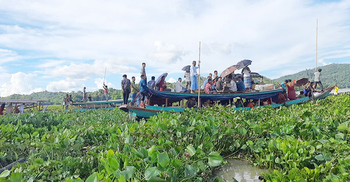 কাপ্তাই হ্রদে কচুরিপানা পরিষ্কারের দায় নিচ্ছে না কেউ