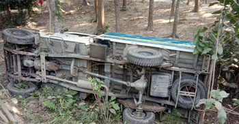 গরু চুরি করতে গিয়ে পিকআপের নিচে যুবক