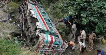 16 killed in Indian-controlled Kashmir road crash
