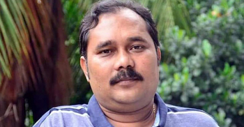 বাবার কবরের পাশে চিরনিদ্রায় শায়িত সাংবাদিক হুমায়ুন কবীর খোকন