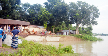 খোকসায় নদীগর্ভে শহর রক্ষা বাঁধ