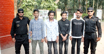 মোবাইল নম্বরের সূত্র ধরে কলেজছাত্রী উদ্ধার, গ্রেফতার ৪