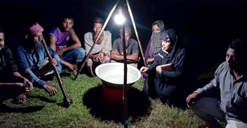 ফসলি জমির ক্ষতিকর-উপকারী পোকা নির্ণয়ে ‘আলোর ফাঁদ’