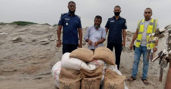 কিশোরগঞ্জে ২৫ বস্তা সরকারি চালসহ কালোবাজারি আটক