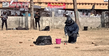 ভোটকেন্দ্রের ভেতর থেকে ককটেল উদ্ধার