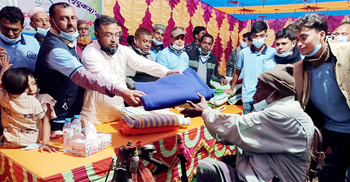 গুরুদাসপুরে স্বেচ্ছাসেবী সংগঠনের কম্বল বিতরণ