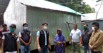 র‌্যাব শুধু আসামি ধরে না ঘরও বানিয়ে দেয়