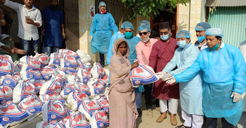 কোয়ারেন্টাইন শেষে ৩০০ পরিবারকে খাবার দিলেন প্রবাসী