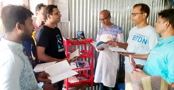 কোটালীপাড়ায় দুই সেলুনে পাঠাগার চালু