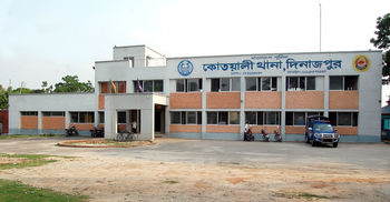 স্ত্রীকে হত্যা করে ঢোকালেন ওয়্যারড্রোবে, ১৪ ঘণ্টা পর থানায় স্বামী