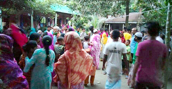 দুই সন্তানকে নিয়ে ঘুরছিলেন বাইকে, পিকআপ ধাক্কায় প্রাণ গেল বাবার