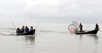 ‘বিপদ’ কাটিয়ে আবারও সমুদ্রপথে জেলেরা