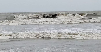 উপকূলের মানুষকে সাইক্লোন শেল্টারে নেয়া হচ্ছে