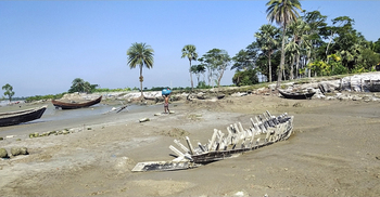 কত কিছুই হয়েছে, হয়নি শুধু টেকসই বেড়িবাঁধ