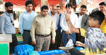 কুড়িগ্রামে পাঁচ দোকান মালিকের জরিমানা