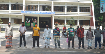 খাবারের জন্য হোটেল শ্রমিকদের অবস্থান, ইউএনওর কাছে আবেদন