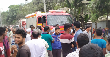 বাসচাপায় প্রাণ গেল মা-ছেলের, বাবা হাসপাতালে