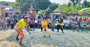 কুষ্টিয়ায় দর্শক মাতালো ঐতিহ্যবাহী লাঠিখেলা