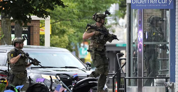 6 dead, 30 hurt in shooting at Chicago-area July 4 parade