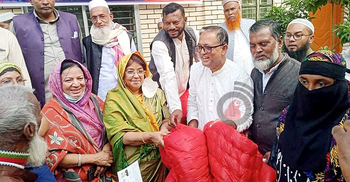 ২২ বছর ধরে শীতার্তদের লেপ দেন কাজী ওয়াহিদ