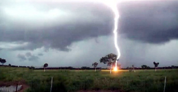 গাজীপুরে বজ্রপাতে দুই স্কুলছাত্রসহ তিনজনের মৃত্যু
