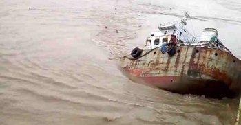 মোংলায় বিদেশি জাহাজের ধাক্কায় বাল্কহেড ডুবি, নিখোঁজ ৩