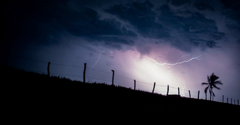 চাঁপাইনবাবগঞ্জে আম কুড়াতে গিয়ে বজ্রপাতে নিহত ৩