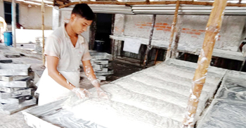 অস্বাস্থ্যকর পরিবেশে লাচ্ছা সেমাই প্রস্তুত, দুই কারখানায় জরিমানা