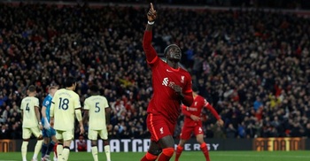 Irresistible Liverpool thrash Arsenal 4-0 to go second
