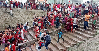 লকডাউনেও ওড়াকান্দি বারুণী স্নানোৎসবে ভক্তের ঢল