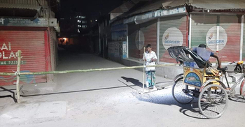 সিরাজগঞ্জে লকডাউনে শহরের সংযোগ সড়কগুলো বন্ধ করে দিলো পুলিশ