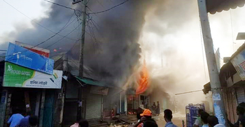 রায়পুরে অগ্নিকাণ্ডে ৫০ লাখ টাকার মালামাল পুড়ে ছাই