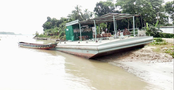 আড়িয়াল খাঁর পেটে দেড় শতাধিক বসতঘর