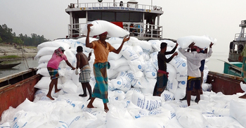 নাব্য সংকটে বাঘাবাড়ি-নগরবাড়ি বন্দরে ভিড়তে পারছে না জাহাজ