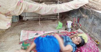 অসুস্থ মাকে গোয়াল ঘরে রাখেন ছেলে, উদ্ধার করলেন ইউএনও