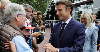 Macron loses majority as French vote fragments