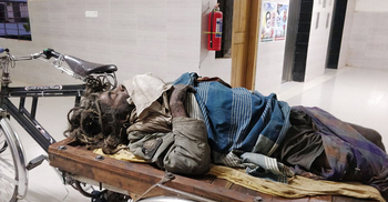 পাগলকে পেটালেন মসজিদের ইমাম, চিকিৎসা মিলল না হাসপাতালে