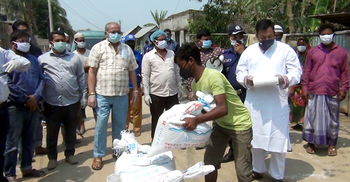 শিবচরে বেঁদে পল্লীসহ ১১ হাজার পরিবারকে ত্রাণ সহায়তা