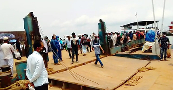 করোনা মাথায় নিয়ে ঢাকামুখী হাজারো পোশাককর্মী