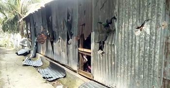 নৌকার পক্ষে কাজ করায় বসতবাড়ি ভাঙচুর-বোমা হামলা, আহত ৬