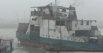 ঘন কুয়াশায় শিমুলিয়া-কাঁঠালবাড়ী রুটে ফেরি চলাচল ব্যাহত