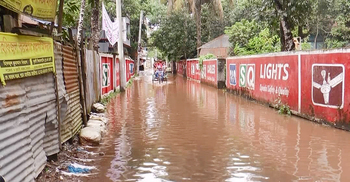 বৃষ্টিতে মাদারীপুর পৌর শহরে জলাবদ্ধতা