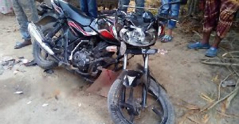 ট্রাকের চাকায় পিষ্ট দুই মোটরসাইকেল আরোহী