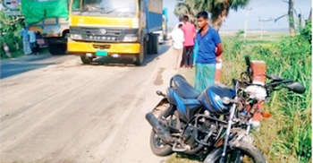 ঈদ করতে মোটরসাইকেলে যাচ্ছিলেন বাড়ি, সড়কে প্রাণ গেল ২ জনের